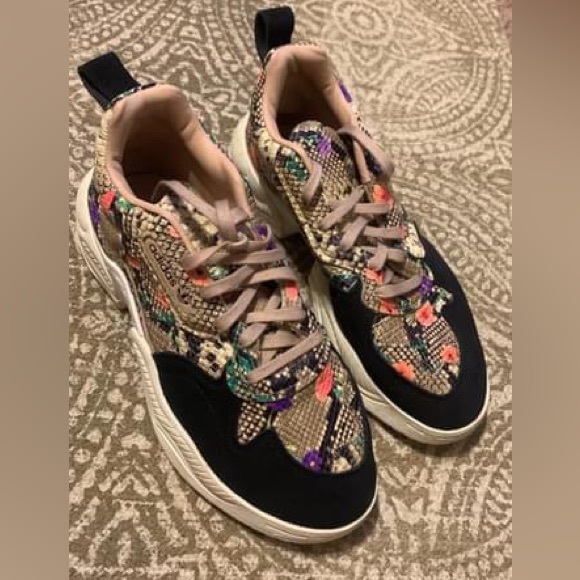adidas Shoes - Adidas size 10